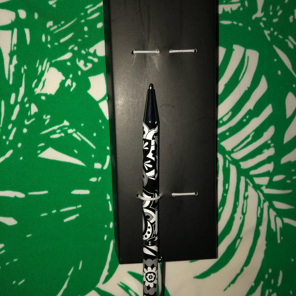 Vera Bradley Pen discontinued Midnight Paisley